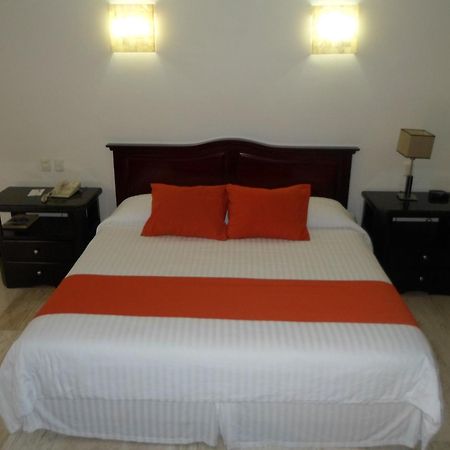 Hotel Poza Rica Inn エクステリア 写真