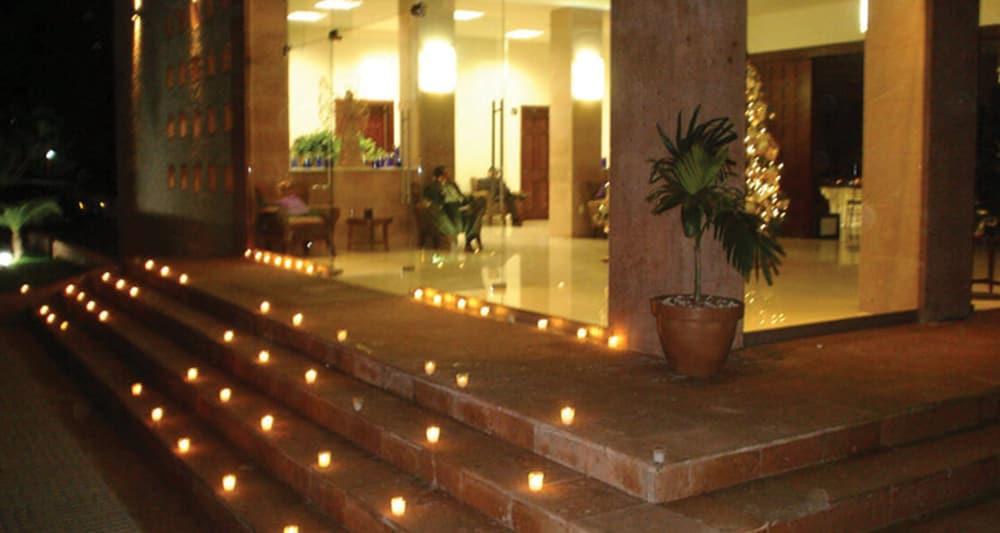 Hotel Poza Rica Inn エクステリア 写真