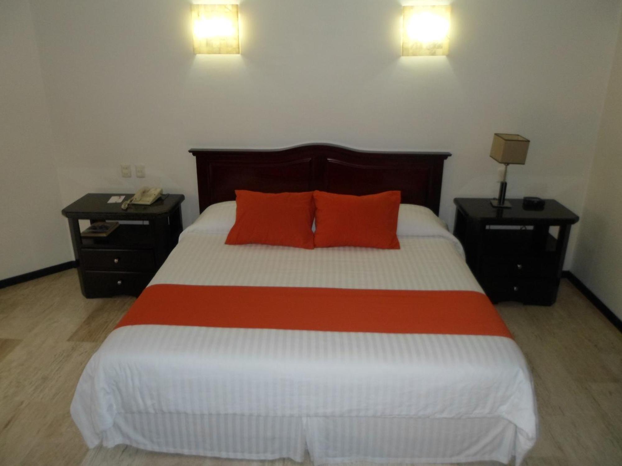 Hotel Poza Rica Inn エクステリア 写真